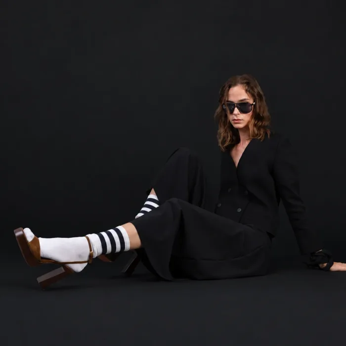 Ritratto editoriale in nero minimalista_esgivien@2x FW 26|27