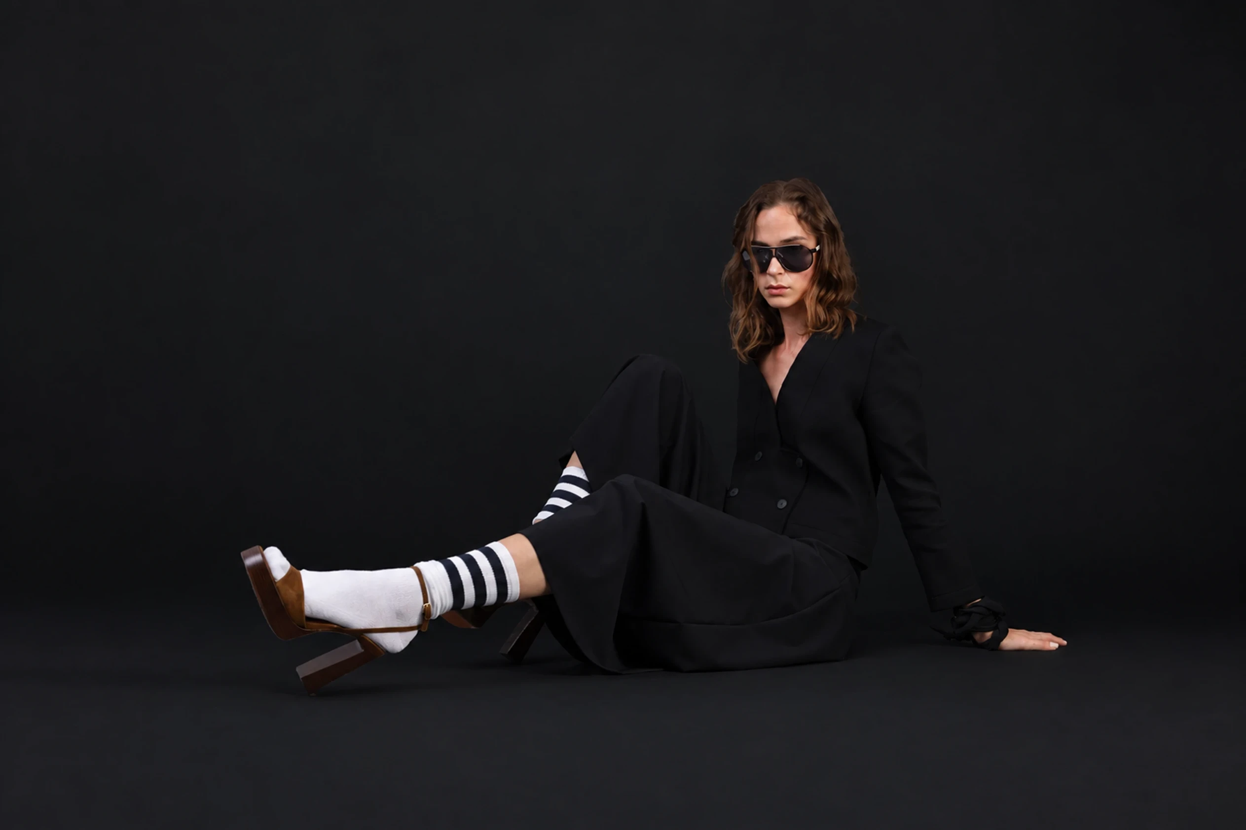 Ritratto editoriale in nero minimalista_esgivien@2x FW 26|27